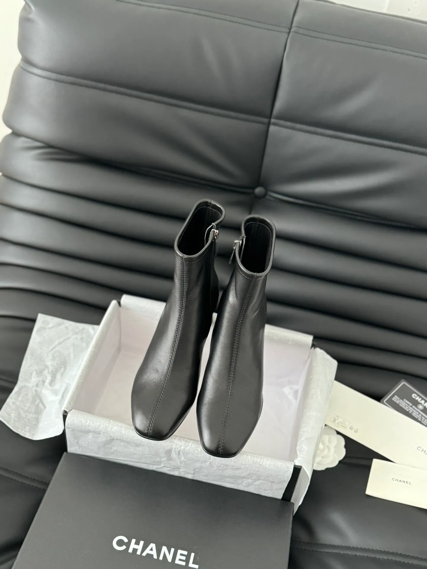 👟👟Ex-factory price 640👟👟 Purchasing-grade Chanel classic new stretch boots series! The leather texture is super good, and the upper is delicate ~ Calfskin upper, sheepskin lining, original outsole! Size:35-39 Other sizes are determined